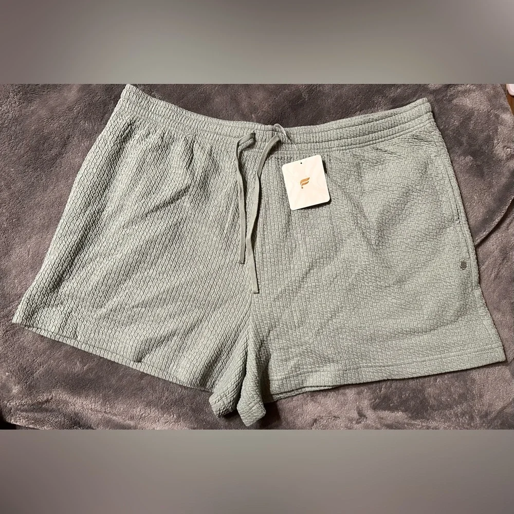 Fabletics Women XXL 14/16 Crinkle Knit High Waisted Shorts Sage Green Athleisure